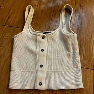 Off white tank top from Forever 21 in a size small. This is 1-2 years old.